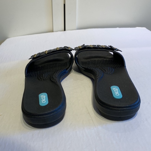 OKA B Black Flower Slides w/ Gold Studs!!! Sandales & Sun  Beach or Gym☀️ Size 9 - Picture 7 of 12